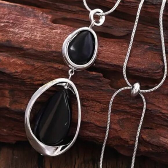 Minimalist Geometric Black Stone & 14k White Gold Plated Pendant Necklace - Picture 3 of 4